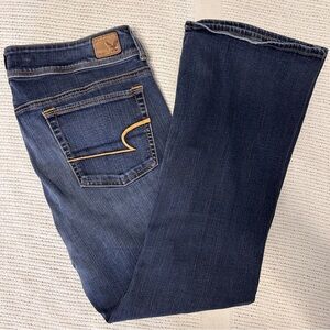 American Eagle women’s Size 14 Short Kick Boot Denim Jeans Med Wash *Read
